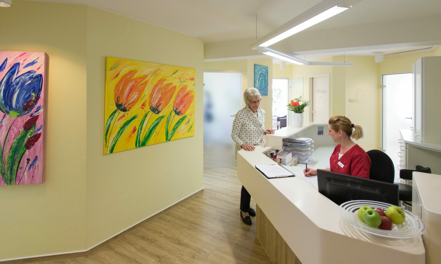 Foto der Praxis Zahnärzte Dr. Beermann - zu sehen ist die Rezeption